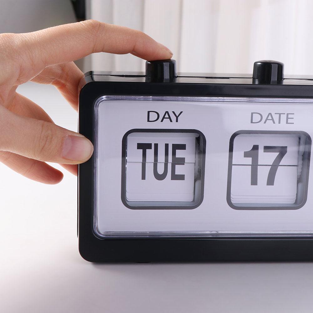 Desk Setup Vintage - Jam Kalender Elektronik Manual dengan Fitur