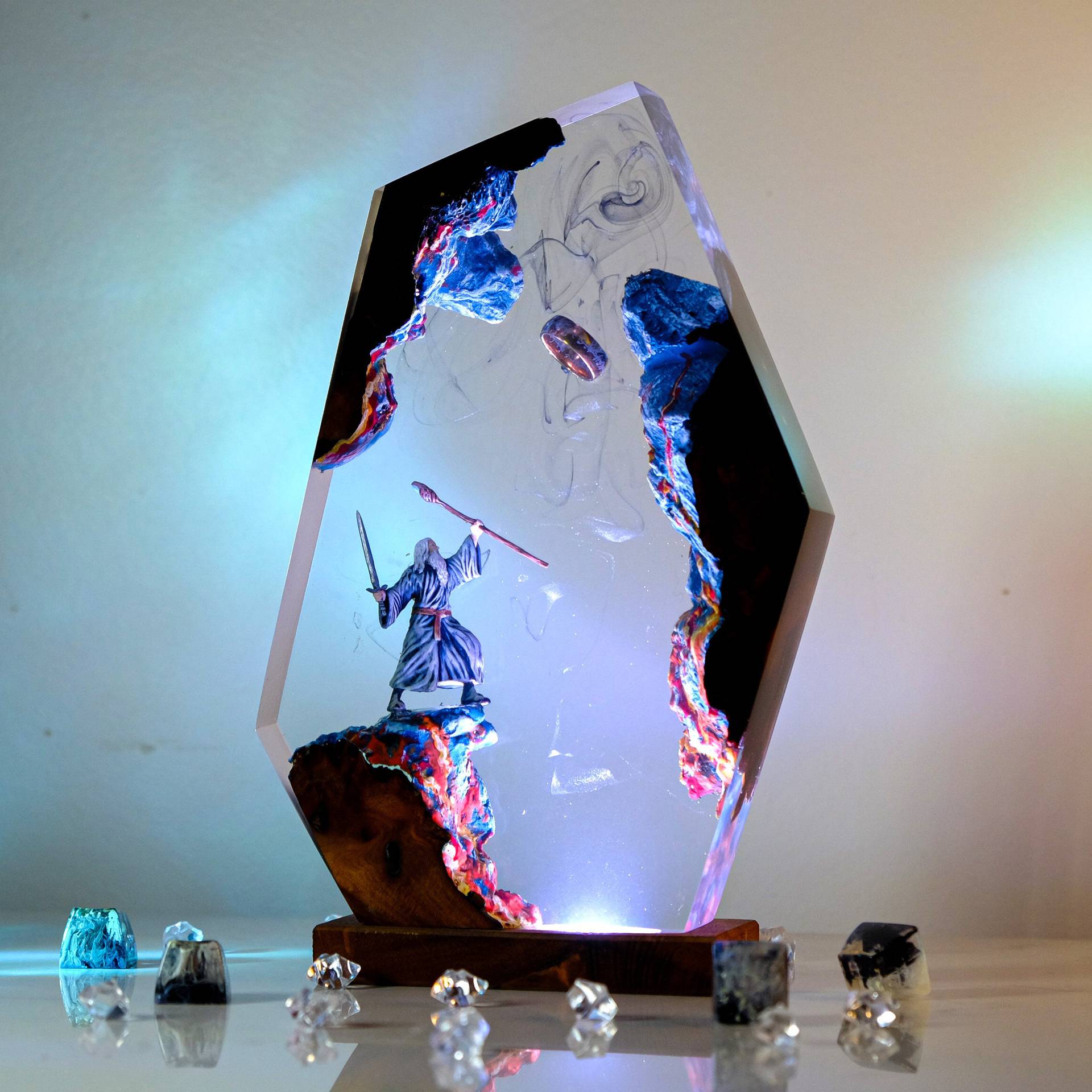 Lampu Resin Figur Adegan Film  - Desk Setup Desk ulasan dan harga