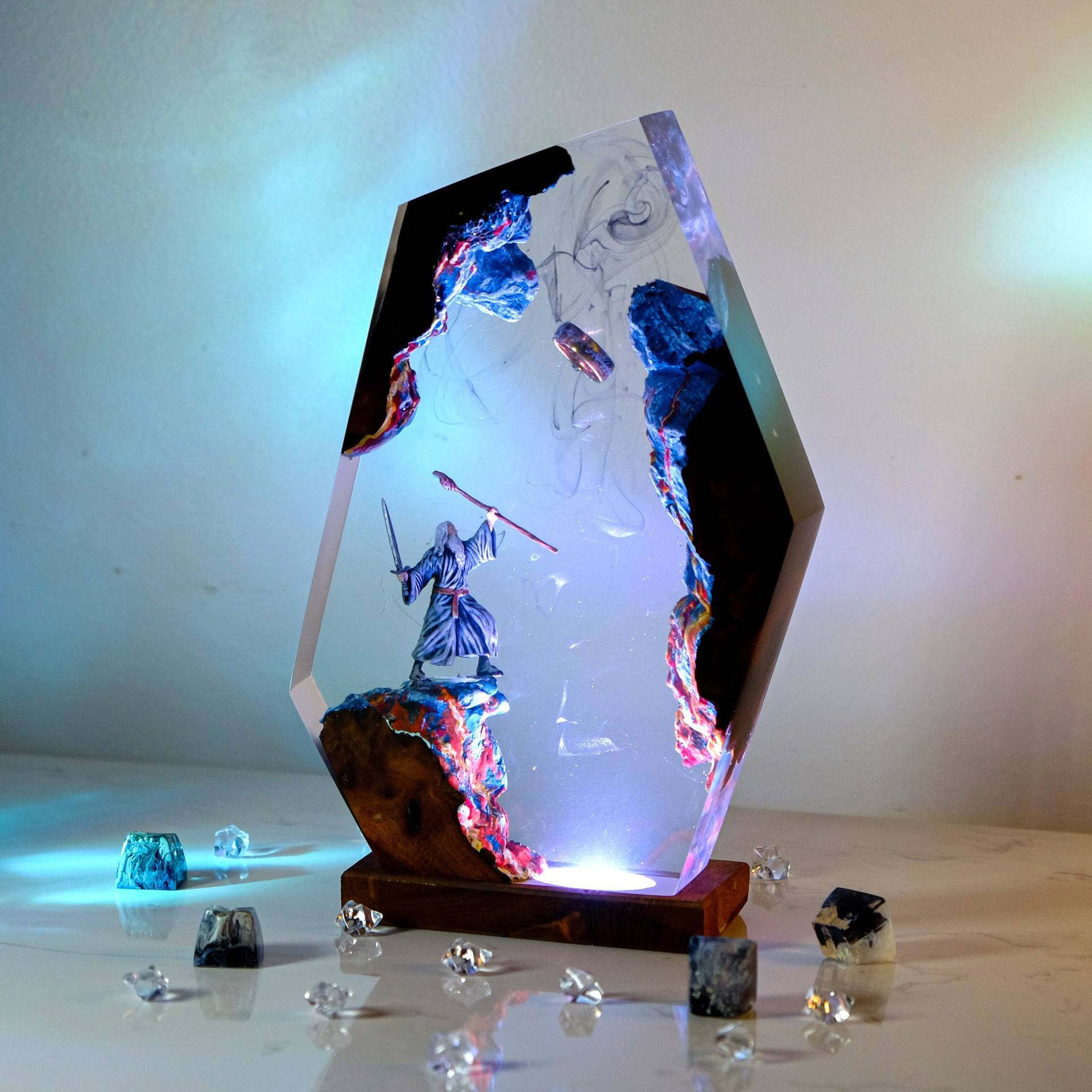 Lampu Resin Figur Adegan Film  - Desk Setup Desk ulasan dan harga